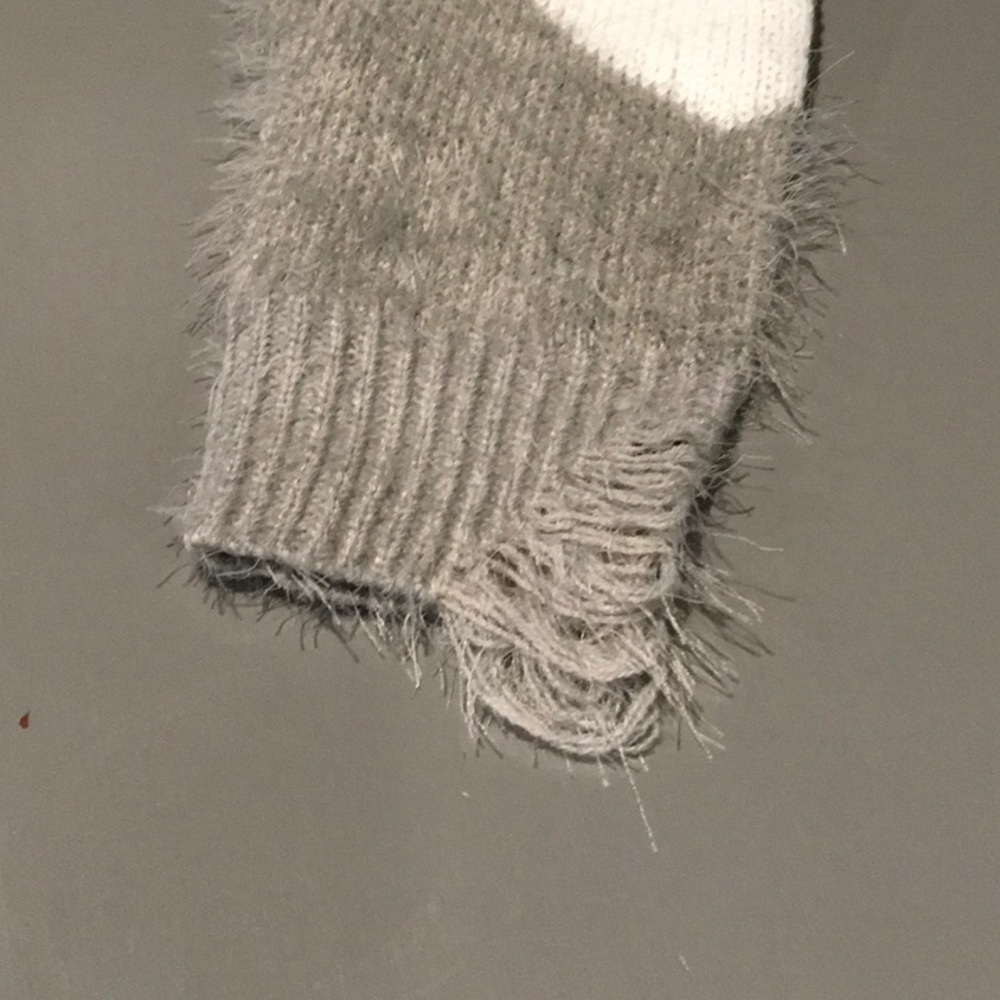 Fluffy Distressed Heart sweater❤️. HP 3/3🔥💥 - Picture 8 of 8